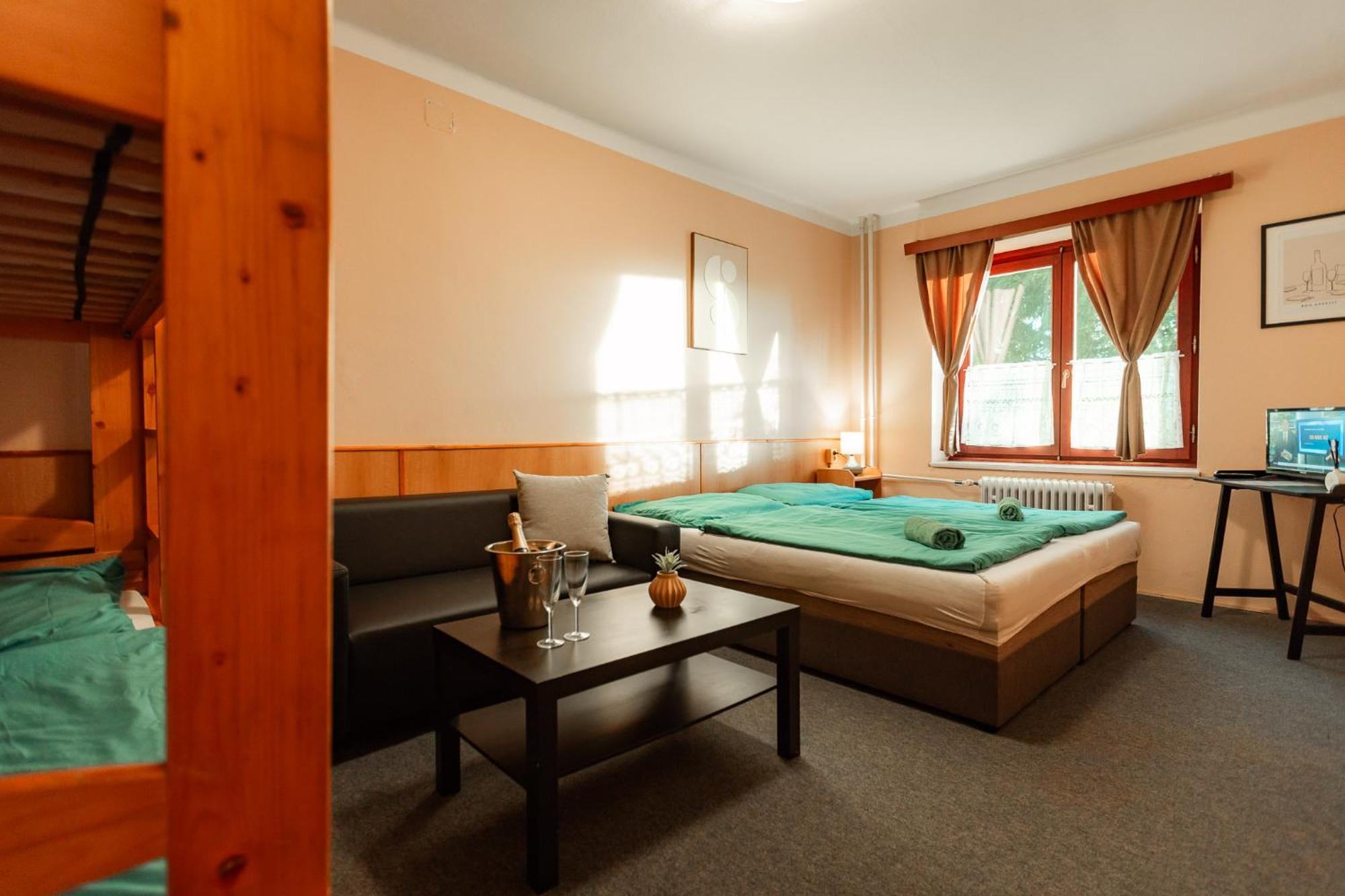 Hotel Rozkos Česká Skalice Quarto foto